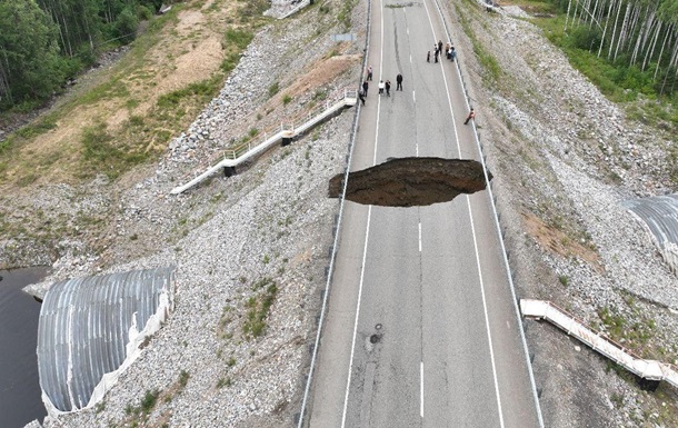 Величезний провал ґрунту відрізав Якутію від решти Росії