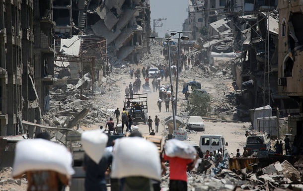 В Газе грузовики с гумпомощью перевернулись на толпу: 20 погибших