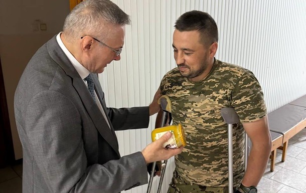 Академік Анатолій Пешко завітав до одного з найбільших військових шпиталів