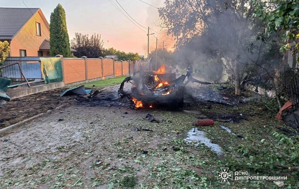 Обстріл Нікополя: росіяни атакували авто ДСНС