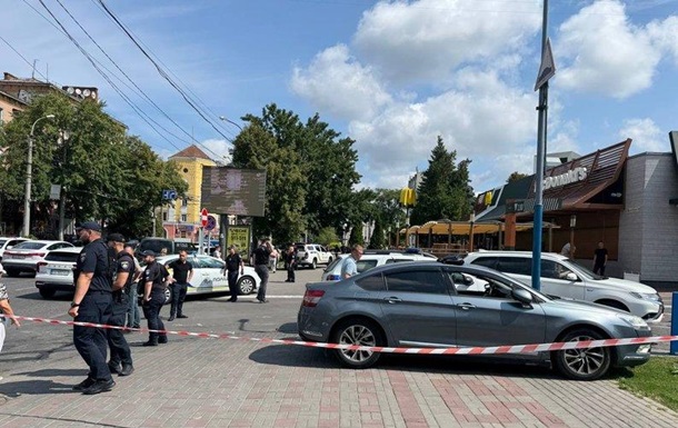 У Черкасах чоловік відкрив стрілянину в McDonald s