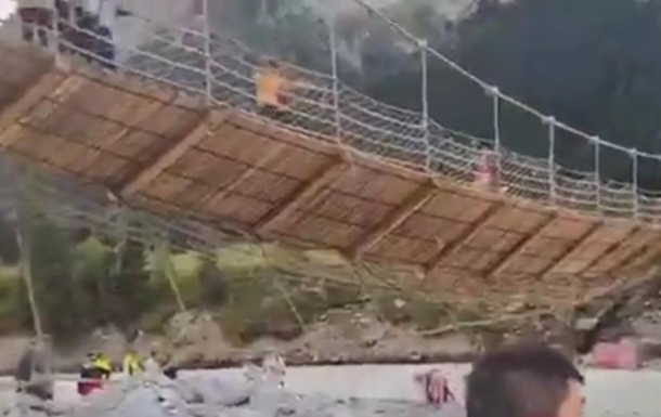 У Китаї обірвався підвісний міст: п’ятеро загиблих