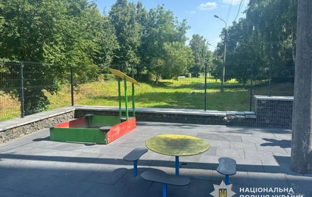 В Тернополе подросток устроил стрельбу возле детской площадки