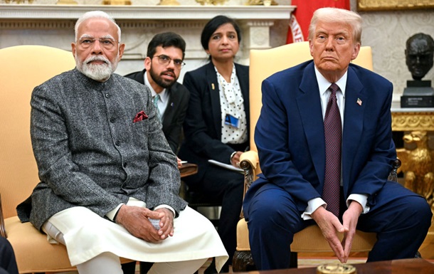 Индия опровергла приостановку переговоров о закупке оружия у США