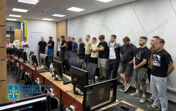 На Дніпропетровщині викрили 31 шахрайський кол-центр