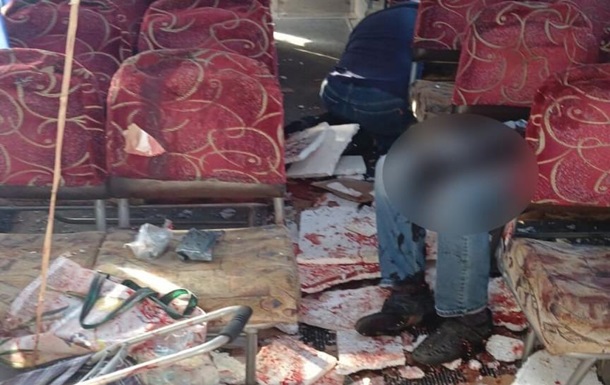 Росіяни повторно вдарили по автобусу у Херсоні, постраждали поліцейські