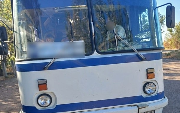 Удар по автобусу под Херсоном: в ОВА сообщили детали