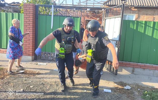 Росіяни вдарили з артилерії по Дніпропетровщині, є постраждалі