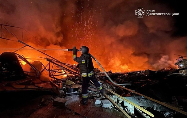 Россияне атаковали дронами Днепропетровщину: возникли пожары