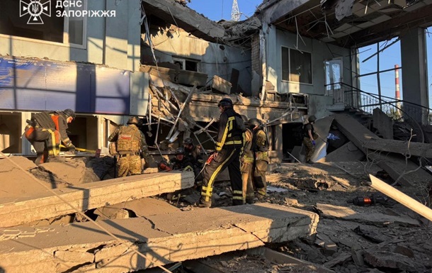 Удар по вокзалу у Запоріжжі: рятувальні роботи завершені