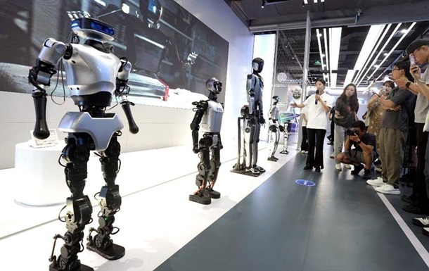 В Китае открылся торговый центр по продаже человекоподобных роботов