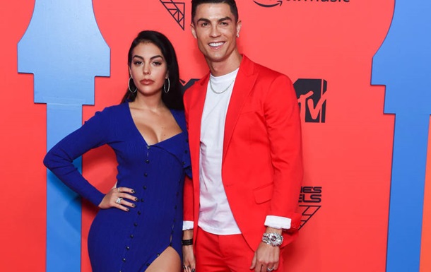 Джорджина трогательно объявила о помолвке с Криштиану Роналду