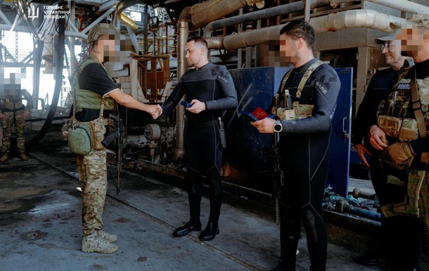 Буданов проверил позиции на Змеином острове и газовых вышках в Черном море