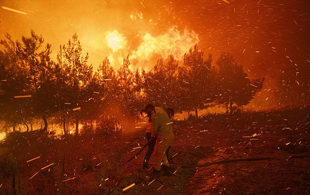 Пожежі у Туреччині зупинили рух протокою Дарданелли