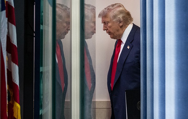 Трамп избавился от всех экспертов по России перед встречей с Путиным - СМИ