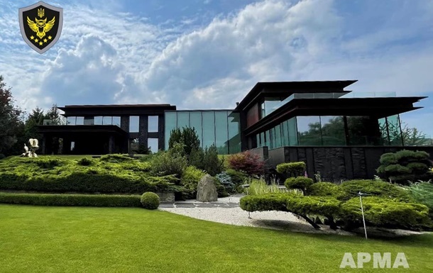 АРМА продает управление активами Фукса