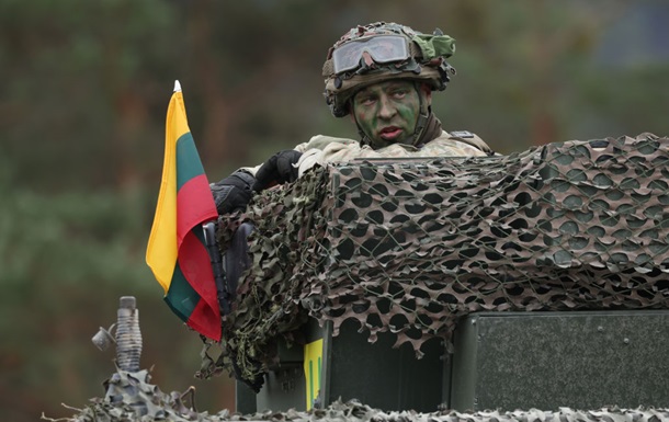 Литва формирует трехуровневую линию обороны на границе