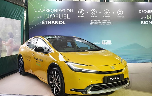 Toyota представила Prius, который работает на этаноле