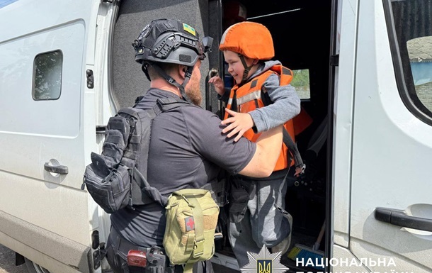 З кількох сіл Донеччини примусово евакуюють родини з дітьми