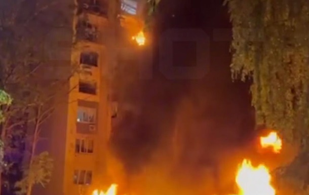 У Курську після роботи ППО спалахнула багатоповерхівка