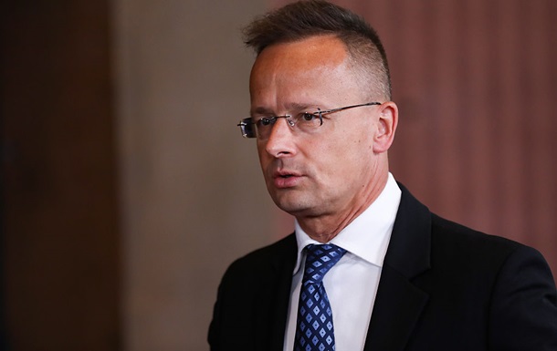 Сіярто звинуватив ЄС у намірах скинути уряди трьох країн