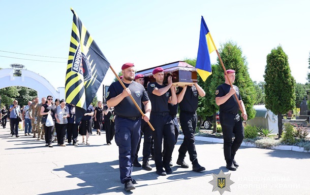 В Донецкой области простились с тремя погибшими полицейскими