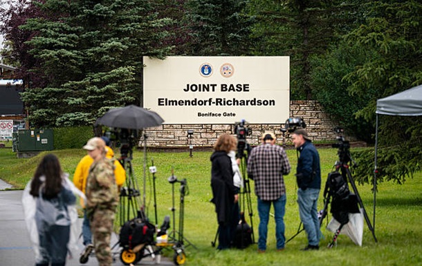 ЗМІ розсекретили знайдені документи з деталями зустрічі Трампа і Путіна