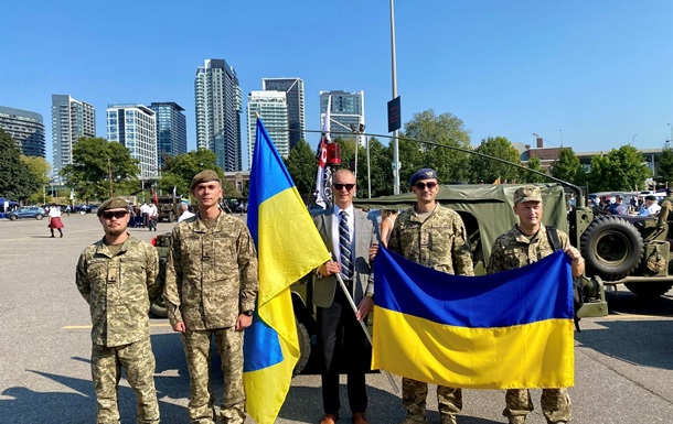 Українські армійці долучилися до військового параду Канади