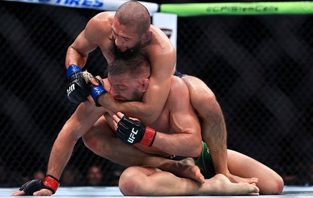 Чімаєв здолав Дю Плессі та здобув титул UFC