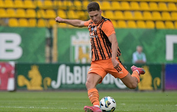 В игре Шахтера с Вересом ровенские фаны посочувствовали утрате отца игрока