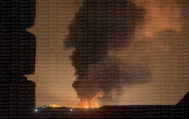 В Одесі після атаки БПЛА сильна пожежа - ЗМІ