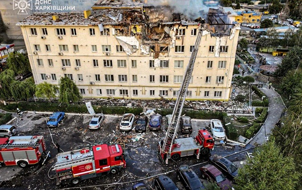 Появилось видео удара по многоэтажке в Харькове