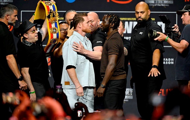 Энди Руис спрогнозировал исход поединка Альварес - Кроуфорд