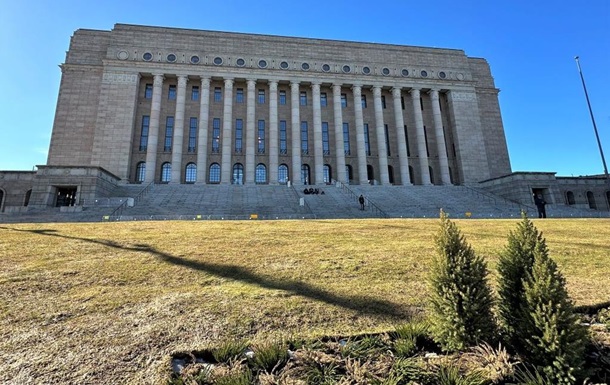 В здании парламента Финляндии нашли мертвым депутата