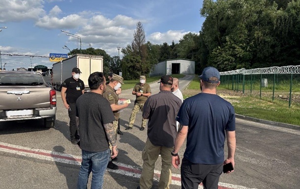 Нескольких украинских мигрантов выдворили из США