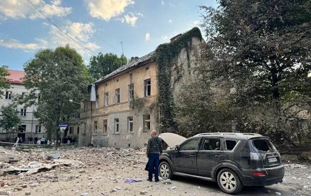 Росіяни вдарили по Львову, є жертва
