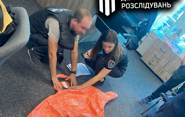 ДБР викрило мільйонні махінації на закупівлі спецодягу для рятувальників