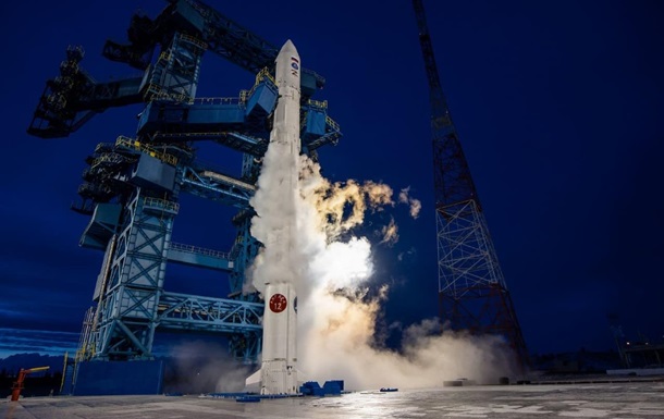 Россия запустила военные спутники на орбиту