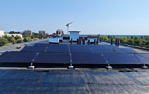 В Бородянке на восстановленные дома устанавливают солнечные панели