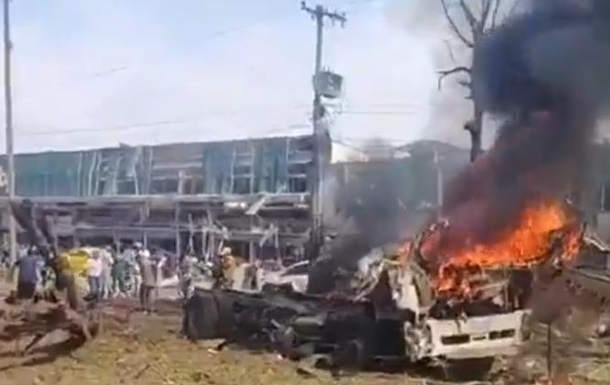 На авиабазе в Колумбии взорвался автомобиль: много жертв