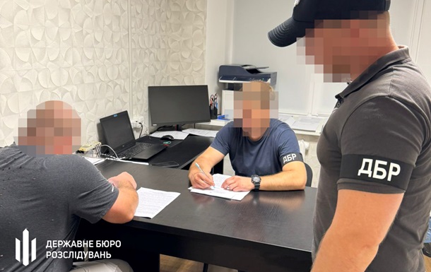 В Донецкой области чиновник  начислил  подчинённым 2 млн грн  боевых 