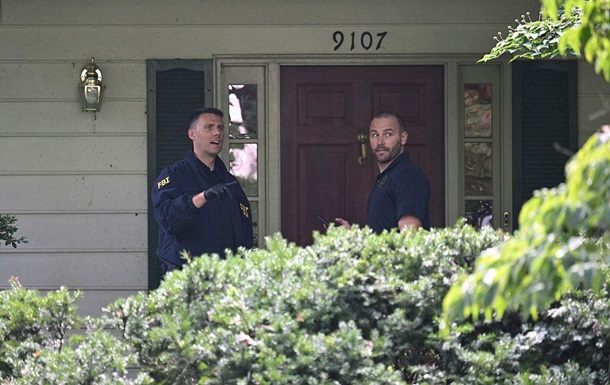 ФБР провело обшук в будинку екс-радника і критика Трампа