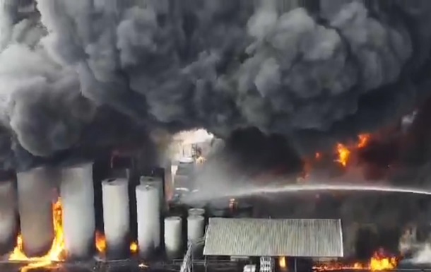 У США палає нафтопереробний завод