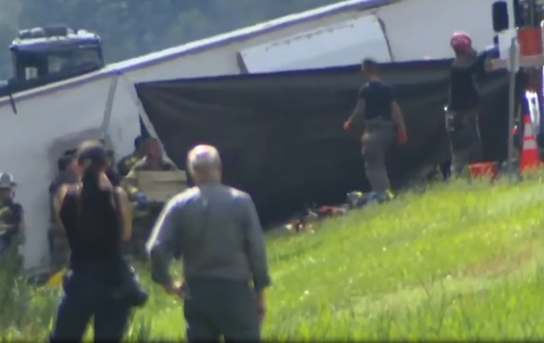 У США перекинувся туристичний автобус: є жертви