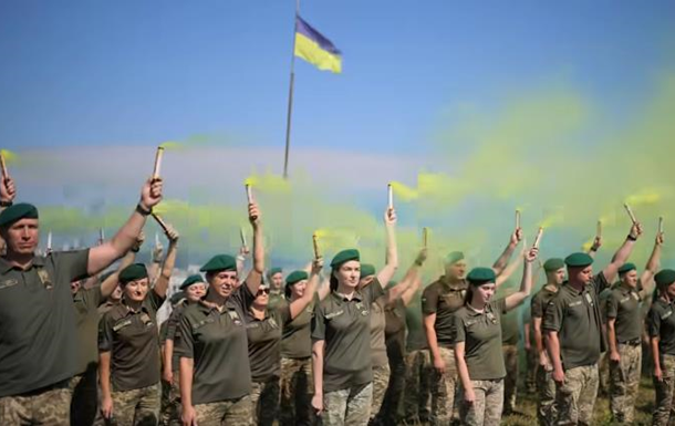 Прикордонники створили живий прапор на висоті понад 290 метрів 