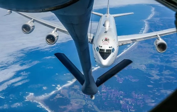 Відповідь РФ: біля Гренландії помітили американський  літак судного дня 