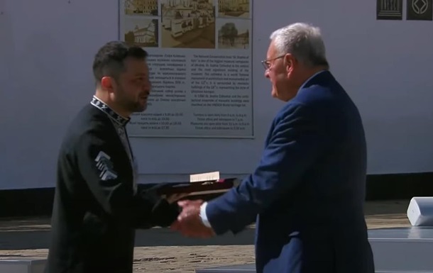 Зеленский наградил Келлога орденом