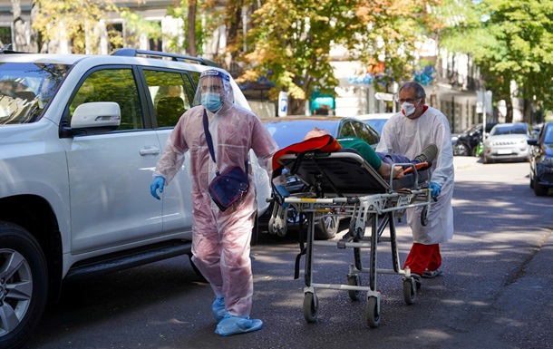 Спалах COVID: де в Україні вводять масковий режим