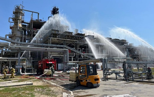 Пожар на Новошахтинском НПЗ ликвидировали спустя пять дней