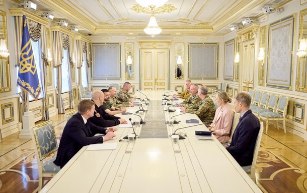 Президент зустрівся з командуванням армії Британії